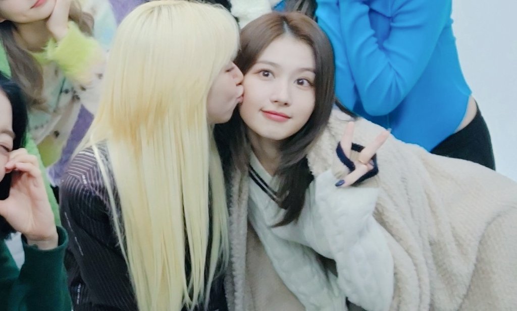 芸能は無知に近かったですが、
実はTWICEが大好きです🐾
SANA推しです🎤🍼
ファンの皆さん仲良くしてください！
#TWICE 
#SANA 
#サナ 
#TWICE好きな人と繋がりたい 
#いいねした人全員フォロー 
#フォロー返し 
#フォローした人全員フォロー