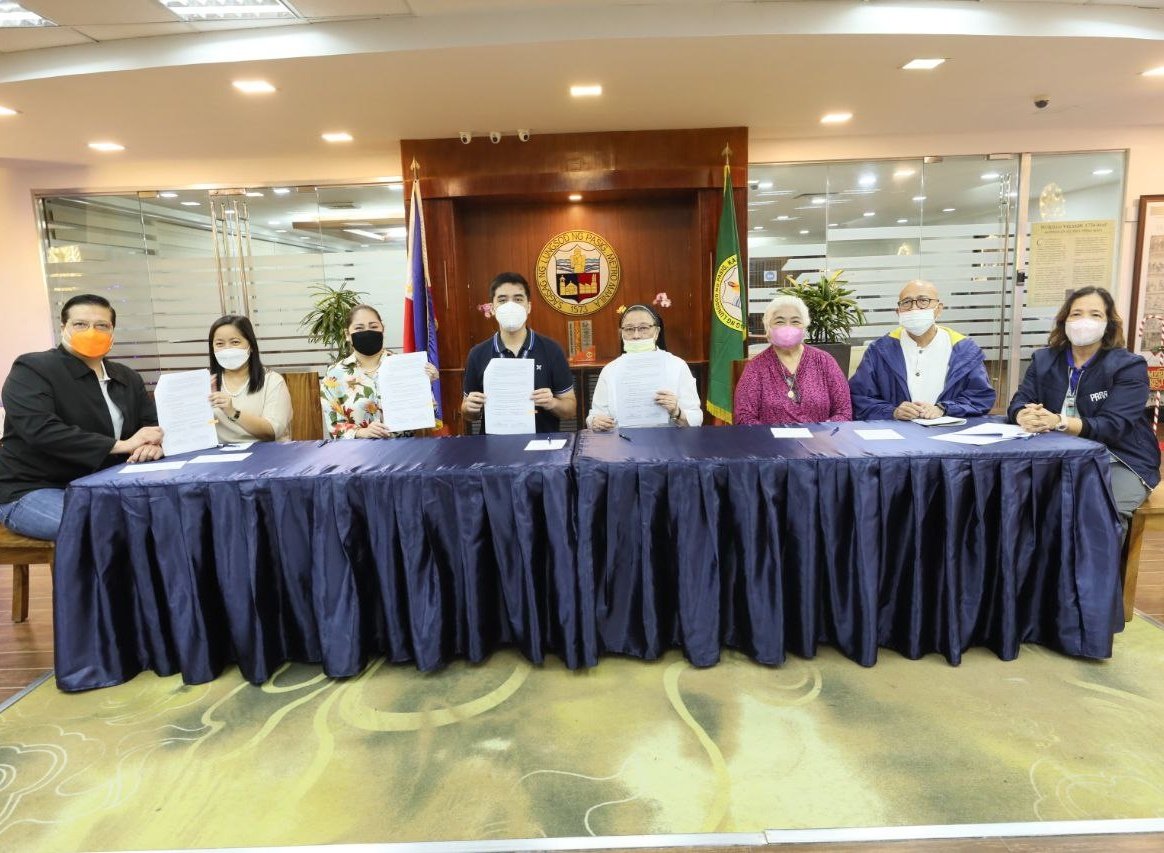 VicoSotto's tweet photo. Thank you to our new partner, CYBER GUARDIANS PH, who are training our trainers & students to combat the online abuse & exploitation of children.
As technology rapidly develops, we need to continuously raise awareness and adapt to counter evil.
#MOAsigning #CapacityBuilding https://t.co/HqfnNfjcPi