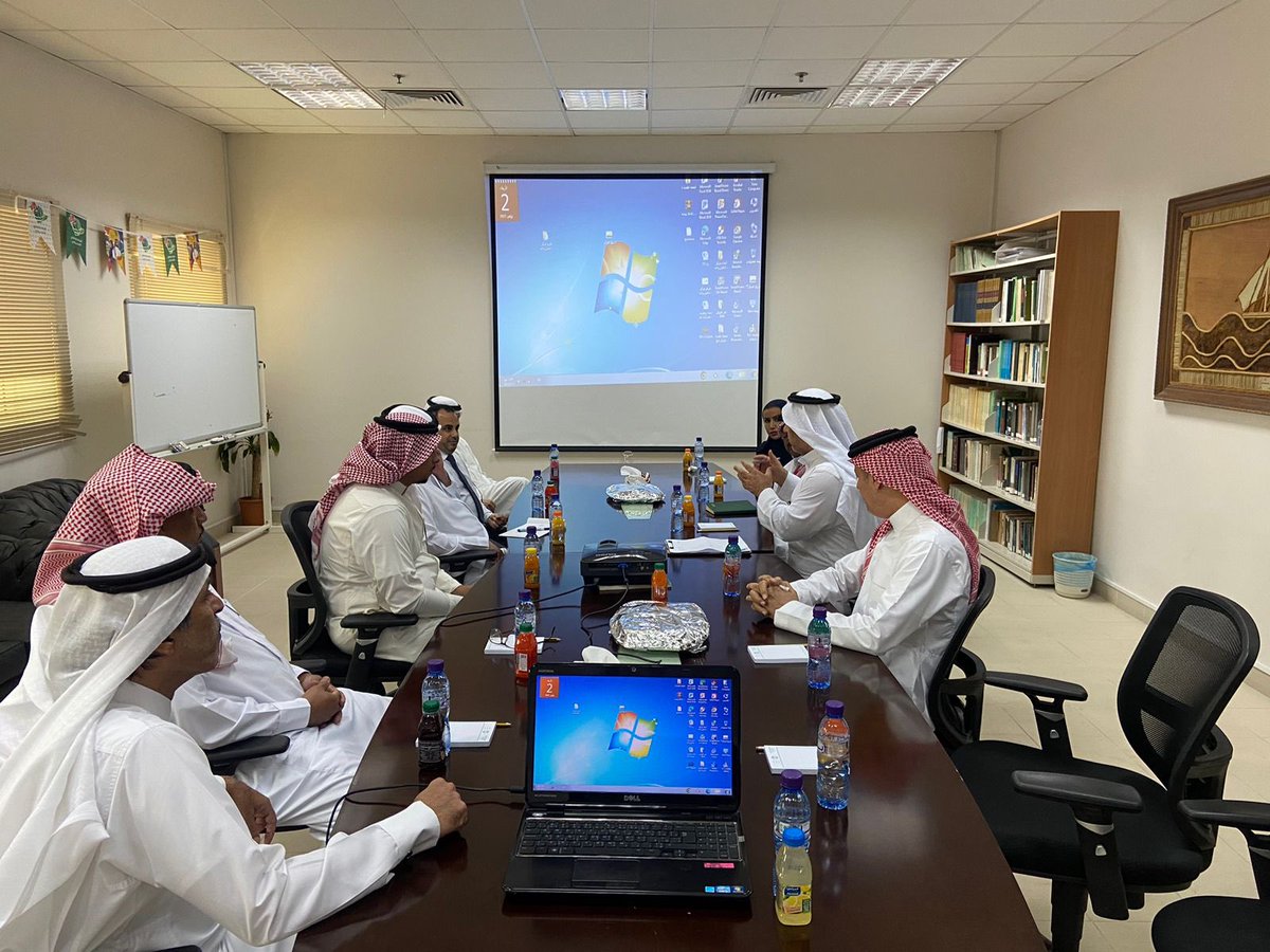 DatePalmcenter's tweet photo. تم عقد الاجتماع الثاني مع ممثل شركة أرامكو السعودية ، للنظر في مستجدات العمل المشترك ومنها :
ــ إيجاد حلول لزيادة انتاجية النخيل
ــ إطلاق برنامج لتحسين جودة التمور في محافظة الاحساء
ــ تطوير الممارسات الزراعية الجيدة لخدمة النخلة https://t.co/jho4HvsuWz