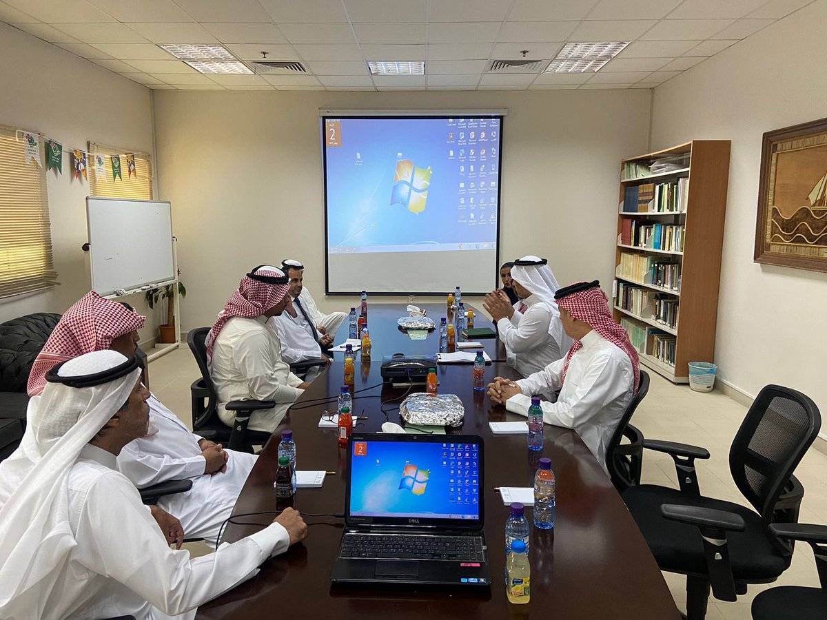 DatePalmcenter's tweet photo. تم عقد الاجتماع الثاني مع ممثل شركة أرامكو السعودية ، للنظر في مستجدات العمل المشترك ومنها :
ــ إيجاد حلول لزيادة انتاجية النخيل
ــ إطلاق برنامج لتحسين جودة التمور في محافظة الاحساء
ــ تطوير الممارسات الزراعية الجيدة لخدمة النخلة https://t.co/jho4HvsuWz