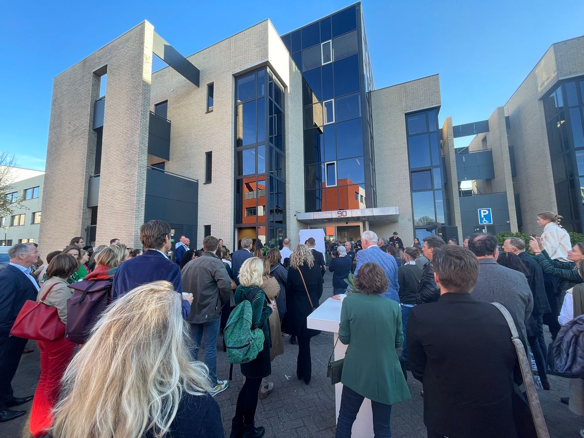 BenninkLaurys's tweet photo. Afgelopen zaterdag werd in Almere #number90 geopend. Een plek voor herstel.
Zeer indrukwekkende opening met emotionele verhalen. Wethouder @ftdejonge verwoorde het: 'een stemmetje in je hoofd dat je telkens moet uitschakelen als je de verhalen hoort'. https://t.co/qlyY9eZv74