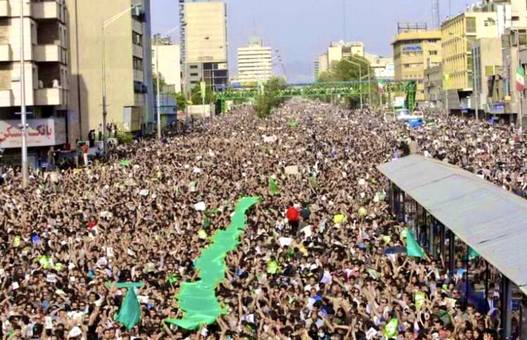 mamadporii's tweet photo. #فقط_بیست_قدم تا تکرار این صحنه!
#مهسا_امینی
#انقلاب۱۴۰۱ https://t.co/uoAJg2v5X0