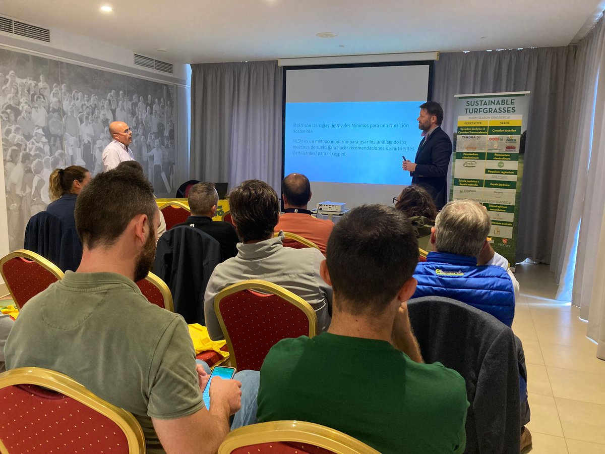 SemillasFito's tweet photo. ⛳ Nuestras jornadas 'Micah Woods Spanish Tour' han sido todo un éxito! 👏

🟢 Esta acción, impulsada desde la división de @SemillasFitoTG, ha contado con Micah Woods, fundador y científico del @asianturfgrass como Keynote principal 🔝 https://t.co/4bHhaik64V
