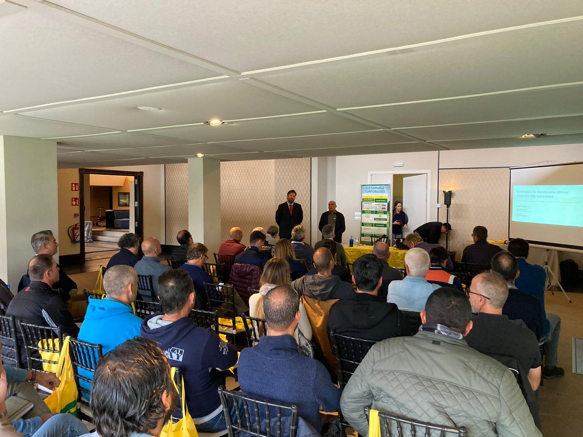 SemillasFito's tweet photo. ⛳ Nuestras jornadas 'Micah Woods Spanish Tour' han sido todo un éxito! 👏

🟢 Esta acción, impulsada desde la división de @SemillasFitoTG, ha contado con Micah Woods, fundador y científico del @asianturfgrass como Keynote principal 🔝 https://t.co/4bHhaik64V