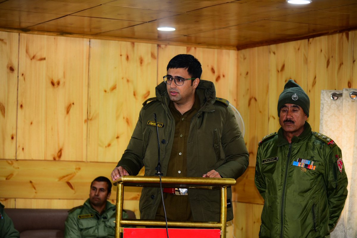 KargilPolice's tweet photo. Kargil Police bids farewell to DySP DAR Kargil Chimba Samstan upon his transfer as ADC with Hon'ble Lt. Governor UT Ladakh @IgpLadakh @Ravinder_Dangi1 @santoshsukhdeve @AnayatAliIPS @LAHDC_K @DIPR_Kargil @radionews_kargi @PBLadakh @DailyExcelsior1 @GulistanLadakh_ @Kargil_Today https://t.co/i0VO0UBzAo