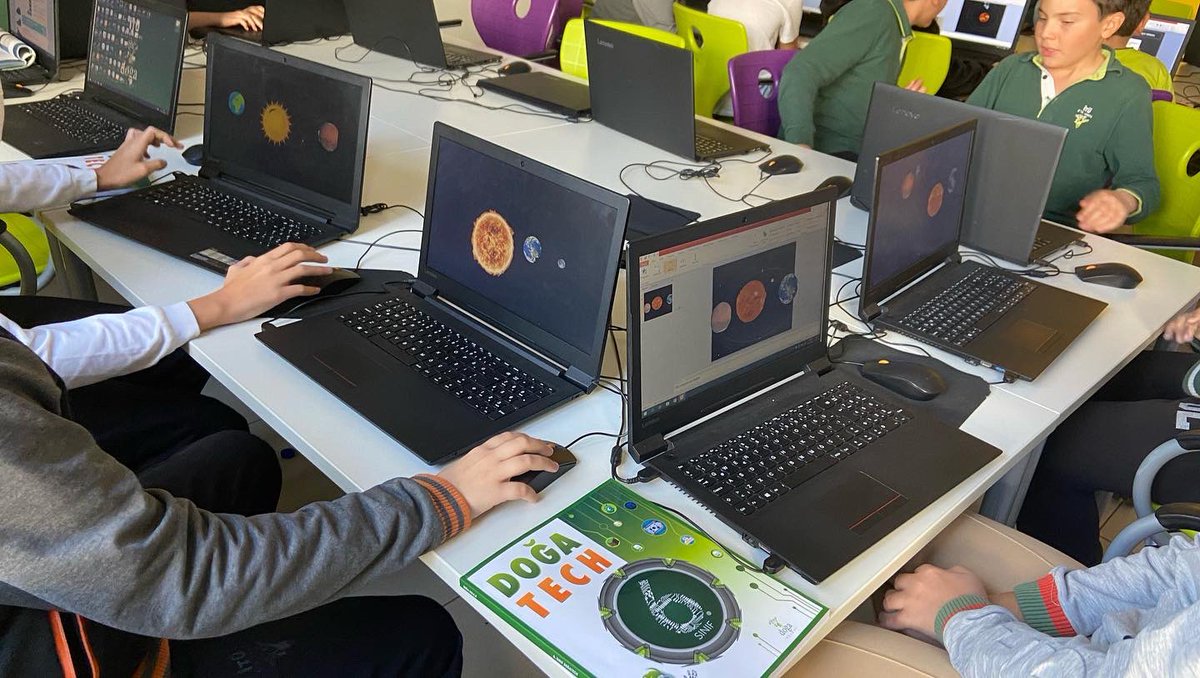 cukurambar_doga's tweet photo. Çukurambar Doğa Koleji Kodlama ve Robotik dersimizde 6. sınıflarla PowerPoint uygulamasında “Gezegenlerin Dönüşü” adlı etkinliğimizden kareler 🌍🪐
@dogaokullari #dogatech
@EnisEryaman @ZerenAhu https://t.co/862bx2Fkjw