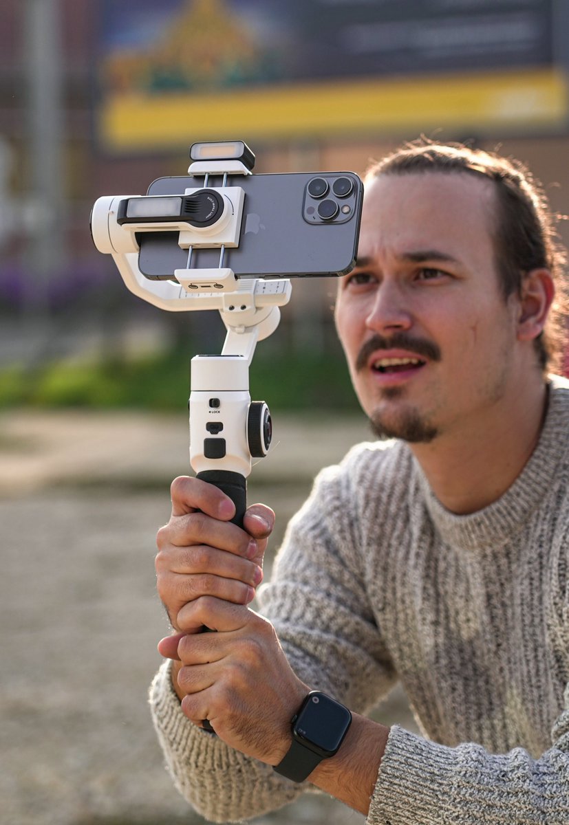 ZhiyunTech's tweet image. White or Gray? 🤩 #SMOOTH5S
What&apos;s your take? 👇👀
.
#TellBetterStories #smartphonestabilizer