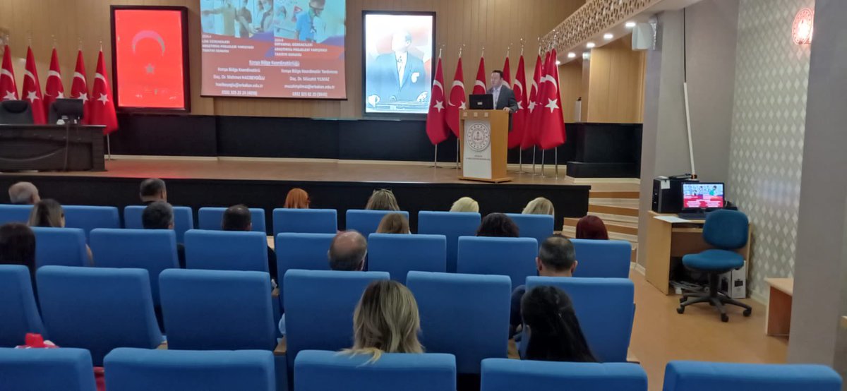 antalyamem07's tweet photo. 📣 TÜBİTAK 2204 Proje Yazma Eğitimlerimiz Başladı.
TÜBİTAK bölge koordinatörü Doç. Dr. Mehmet Hacıbeyoğlu yürütücülüğünde ve 12 akademisyen eşliğinde 3 gün sürecek 2204 Proje Yazma Eğitimleri Müdürlüğümüz Başöğretmen toplantı salonunda öğretmenlerimizin katılımlarıyla başladı. https://t.co/OUSGDeZ1oK