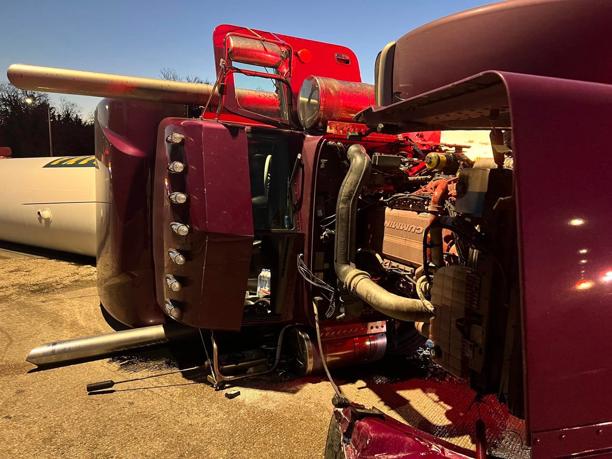 AACoFD's tweet photo. ***Traffic Accident U.S. Route 50 on the Severn River Bridge.  A large propane truck has overturned on the bridge.  

Currently all lanes are closed in both directions.  Please use an alternate route. Emergency Crews on-scene. https://t.co/ExPAe0ZZdh