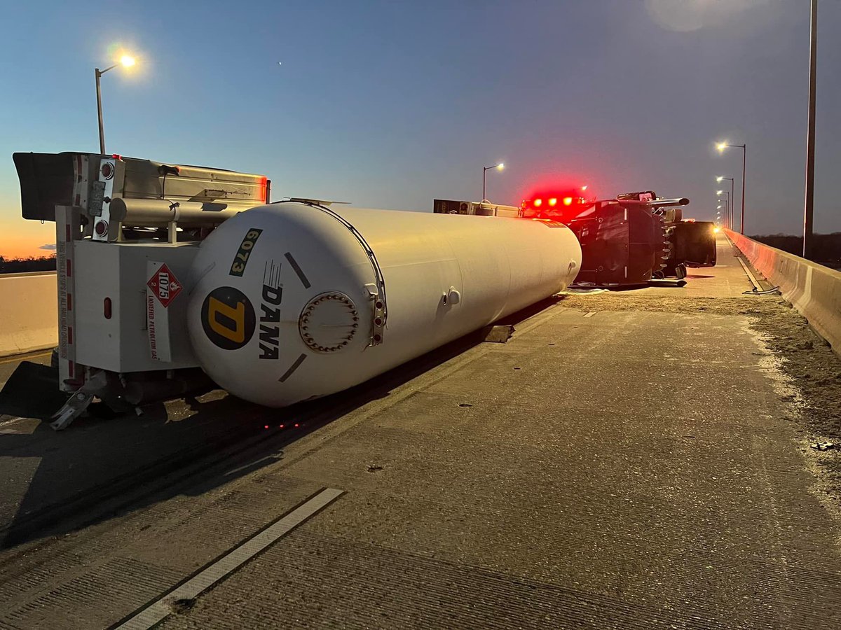 AACoFD's tweet photo. ***Traffic Accident U.S. Route 50 on the Severn River Bridge.  A large propane truck has overturned on the bridge.  

Currently all lanes are closed in both directions.  Please use an alternate route. Emergency Crews on-scene. https://t.co/ExPAe0ZZdh