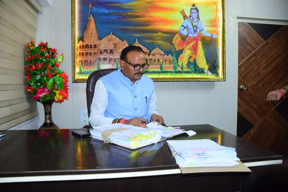 आज अपने  कार्यालय कक्ष में विभागीय कार्यों को निष्पादित करते हुए।
<a href="/PMOIndia/">PMO India</a>
<a href="/narendramodi/">Narendra Modi</a>
<a href="/BJP4India/">BJP</a>
<a href="/BJP4UP/">BJP Uttar Pradesh</a>
<a href="/CMOfficeUP/">CM Office, GoUP</a>