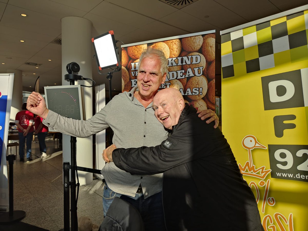 DenHaagFM's tweet photo. De hele week zijn er bijzondere gasten in onze studio. Vanmiddag zijn @ronfresen en #PierreWind te gast in de Centrale Bibliotheek aan het Spui! https://t.co/d1LyaZ1x7u #sintvoorieder1 @denhaagfm @omroepwest https://t.co/Xxixs1bc8X