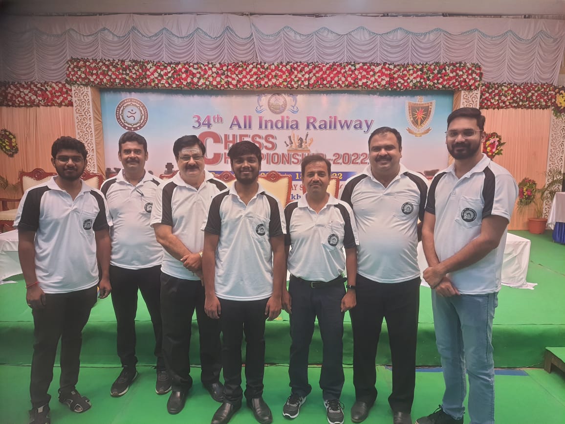 GMSRailway's tweet photo. Southern Railway Chess Team bagged Gold in 34th All India Railway Chess Championship held in Visakhapatnam  

Congratulations Team SR for the great show - Vignesh N.R, Sai Agni Jeevithesh, Nitin S, Ratnakaran.K,  Muralikrishnan B.T, Mari Arul. S (Captain) Ravichandran V (Coach) https://t.co/escY0DRT2k