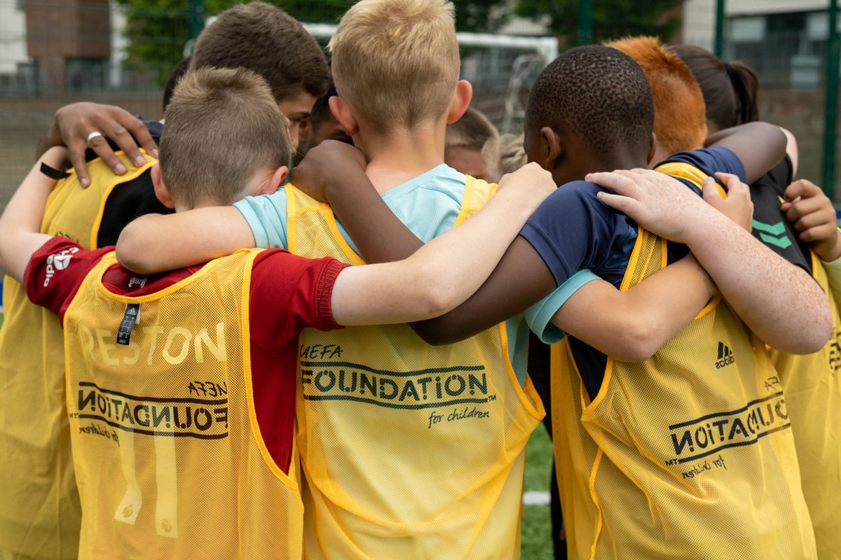 UEFA_Foundation's tweet photo. 🌟🗞️Members of the UEFA Foundation for Children's Board of Trustees have selected 65 #humanitarian projects around the world using #football to support vulnerable children. The financial contribution exceeds 4.9 million EUR. Read more: https://t.co/uD3F97su0Q
#solidarity #sports https://t.co/BhCnhLAaTW