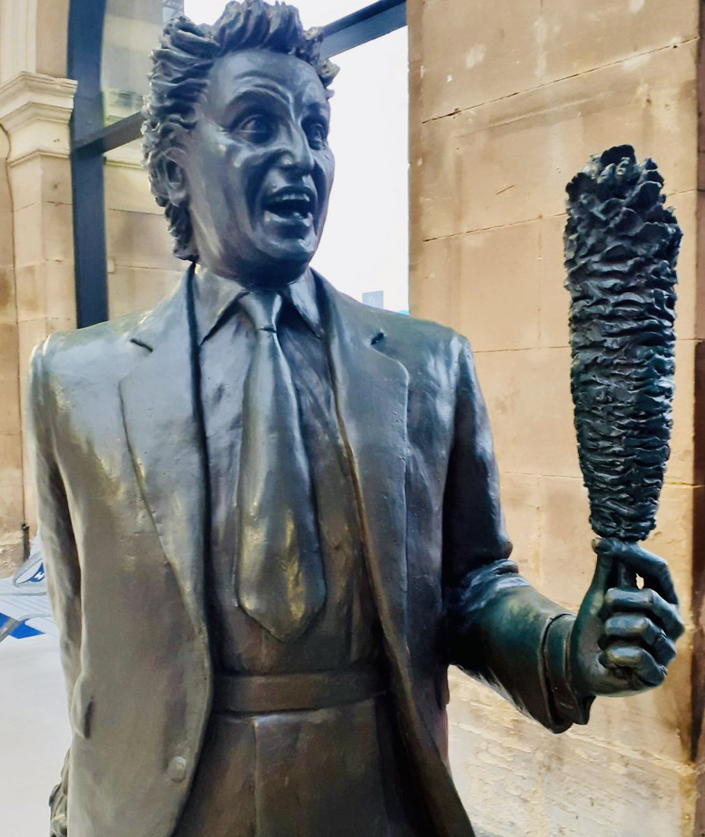 Liverpool is one of the cities leading the post pandemic return to work. Footfall is approaching pre-covid levels.
I’ve asked commuters &amp; businesses around Liverpool Lime Street if they are tickled to be back in the city.
Listen #YouAndYours Radio 4 12:04
bbc.co.uk/programmes/m00…