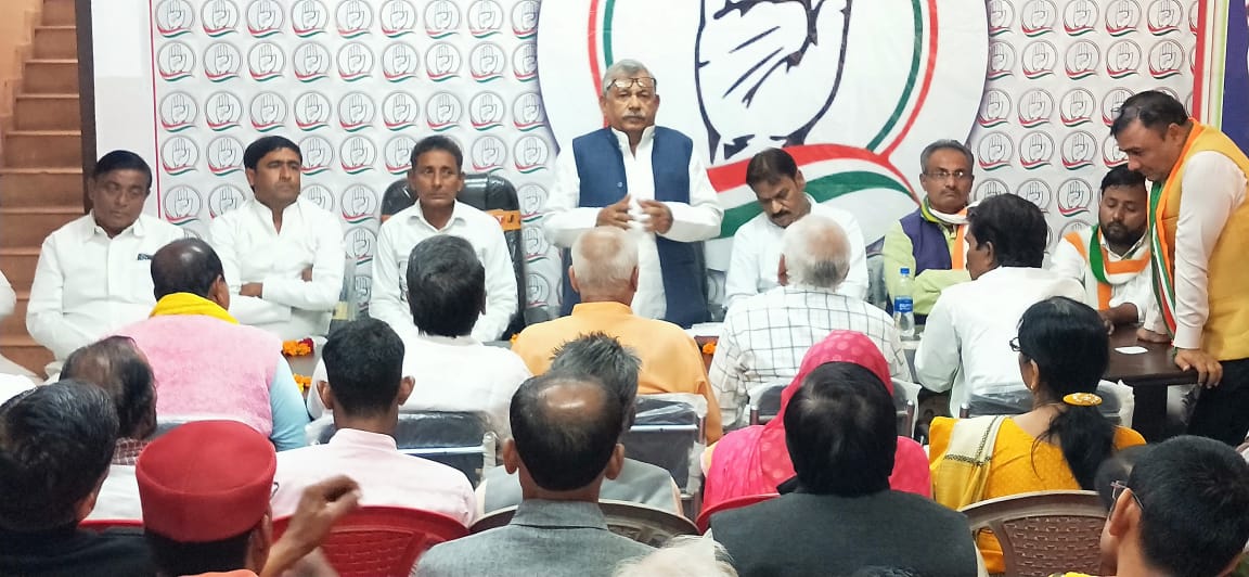 प्रान्तीय अध्यक्ष माननीय अनिल यादव जी के उपस्थिति में कार्यकर्ता बैठक हुई सम्पन्न। पुष्पांजलि अर्पित कर मनाई गई नेहरू जी की जन्म जयन्ती।
#Bharatjodoyatra
<a href="/akhilkhaga/">akhilesh pandey</a> <a href="/INCUttarPradesh/">UP Congress</a>