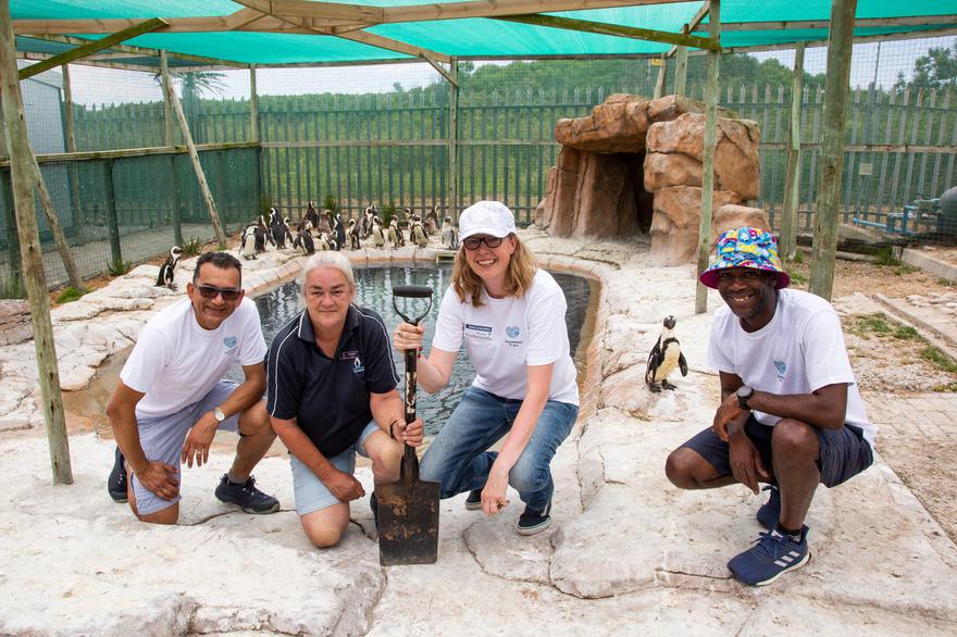 _ArriveAlive's tweet photo. VWSA employees volunteer to conserve environment through Show of Hands event https://t.co/GRtW3dq9BW
#ArriveAlive #ConserveEnvironment #ShowOfHandsEvent @volkswagen @VolkswagenSA https://t.co/egjButcEe3