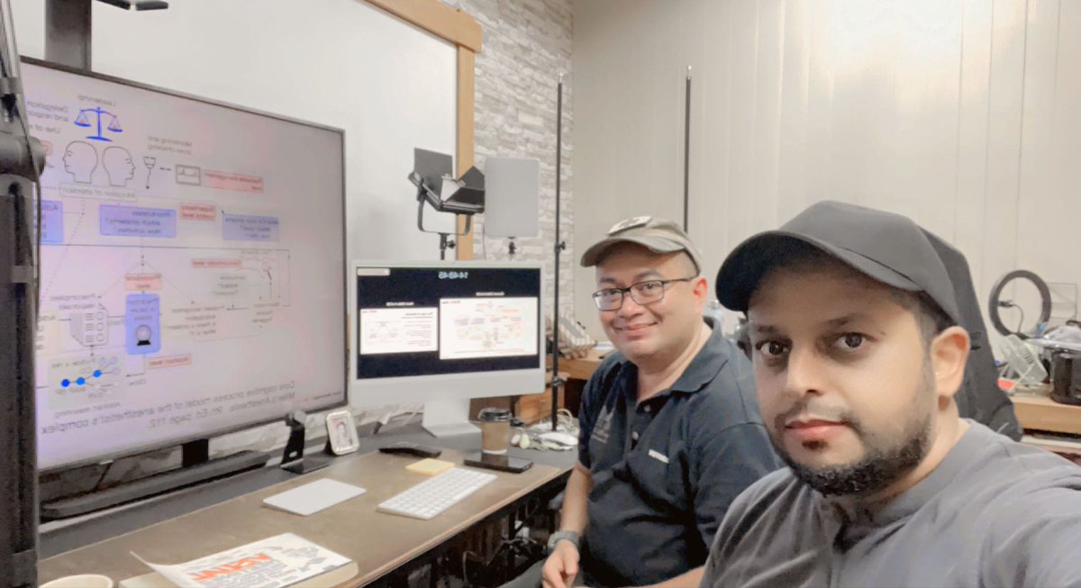 alsaediar's tweet image. حديث العلماء .. لايُمَلْ

جلسة علمية سريعة جداً وشيقة للغاية 
تم فيها عرض المشاريع الحالية في مجال  
#هندسة_الخدمات_الصحية 
في المستشفى الجامعي 

#Business_architecture for HCOs