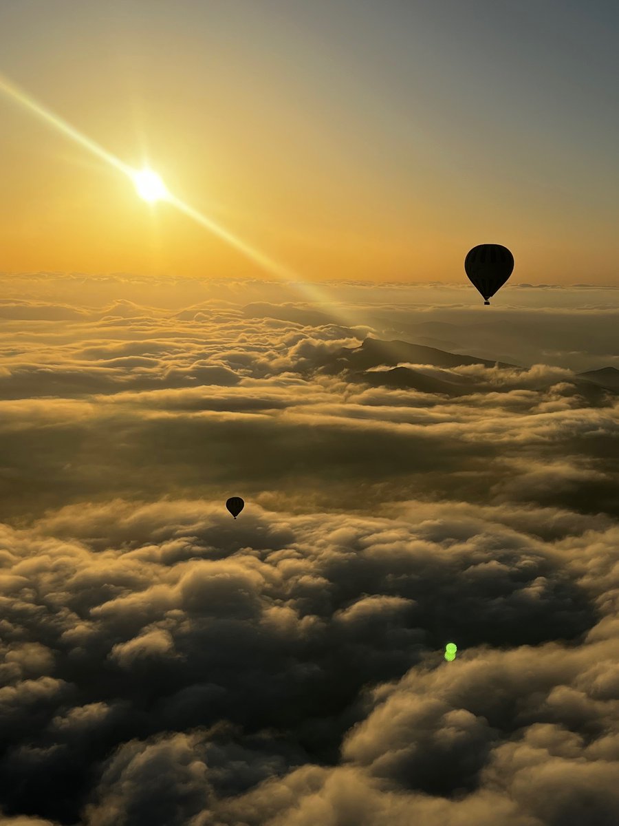 💫💫💫
•
#sunrise #landscape #globo #volenglobus #Catalunya #beautiful
