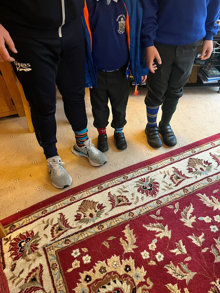 Amy_C90's tweet photo. The three promoting anti bullying week 😘

@westieoldhall #westieoldhall #AntiBullyingWeek #OddSocksDay @andyoddsock #westie https://t.co/8IQgwTLCiV