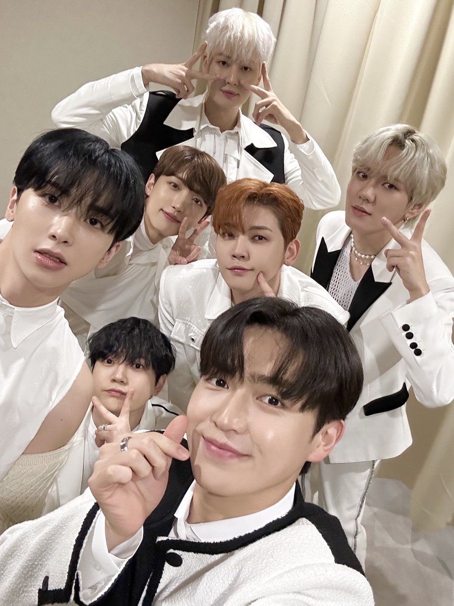 UP10TION's tweet photo. IN OSAKA 3rd DAY with HONEY10 🍯✨

#업텐션 #up10tion #WhatIfLove #CodeNameArrow https://t.co/dLWf81g4jg