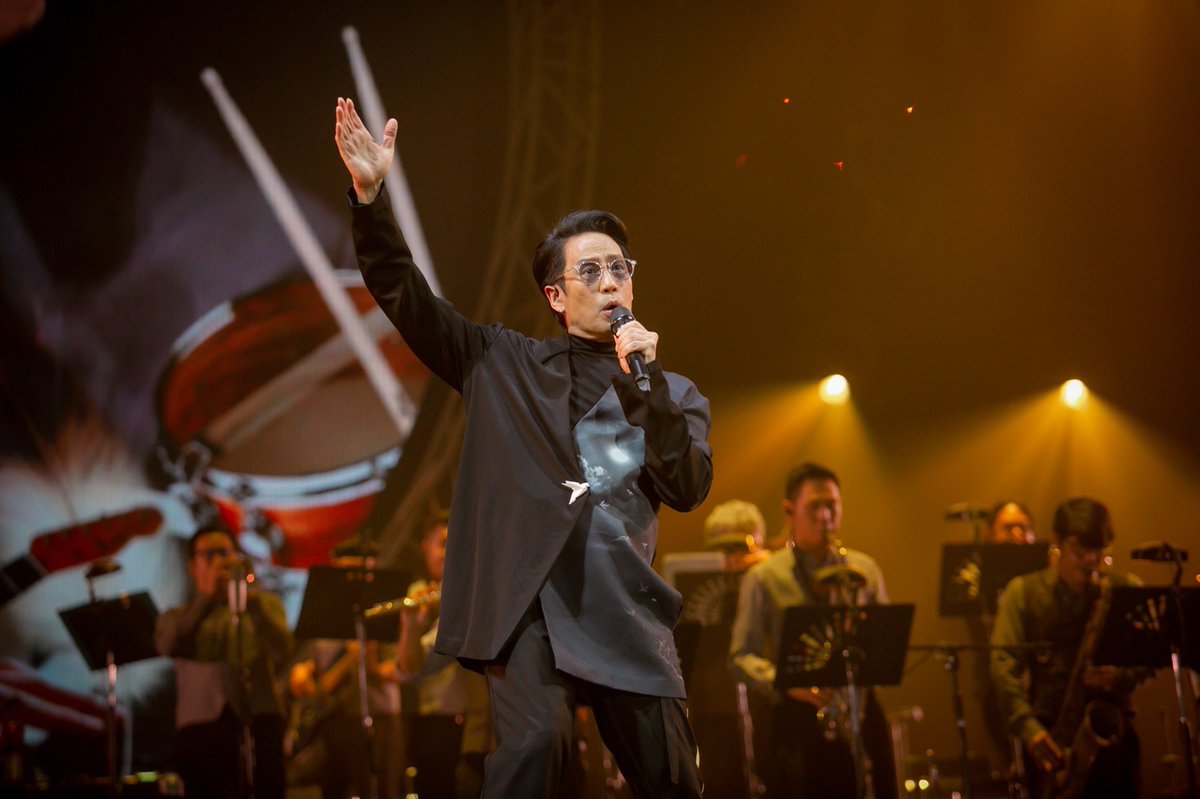 STARSOCIETY_TH's tweet photo. “พี่เบิร์ด” จัดเต็มทุกเพลงฮิตให้แฟนๆหายคิดถึง เต็มอิ่มครบรสกับคอนเสิร์ต  SINGING BIRD #2 / 2022 ตอน LIFETIME SOUNDTRACK CONCERT https://t.co/FY0qIMwTd9 
#BirdThongchai
#LifetimeSoundtrack
#โตมากับเพลงพี่เบิร์ด
#SingingBirdConcert2022 https://t.co/gS3CU1Vjkw