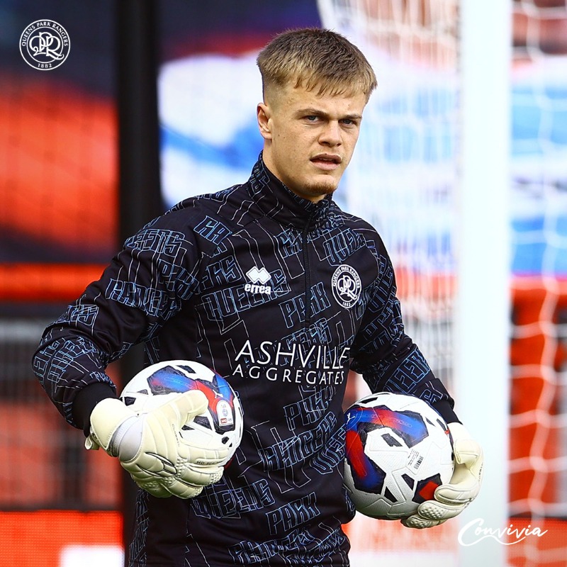 QPR's tweet photo. ⚽️ Monday night action for our 𝗕 𝗧𝗲𝗮𝗺.

The R's are at @hanwelltownfc for tonight's Premier League Cup clash with Brighton 🏆

@murphycoops7 is amongst the squad 🧤

#QPR | #QPRB
