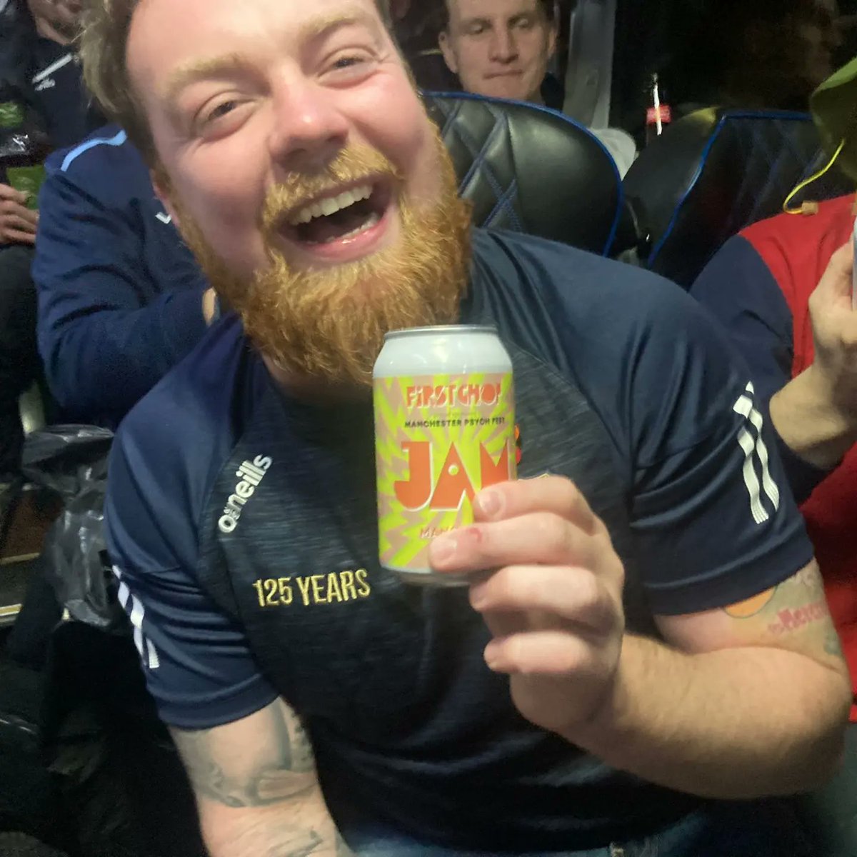 ecclesrugbymen's tweet photo. On a 6 W weekend only Salfords finest will do.
Huge thanks to @firstchop for supplying the beverages in the winners lounge.
And to all our other sponsors we can't do what we do without you.
#WinnersLounge #SweetNectar #WinWinWinWinWinWin #PrideOfSalford https://t.co/1kQGhxlACf