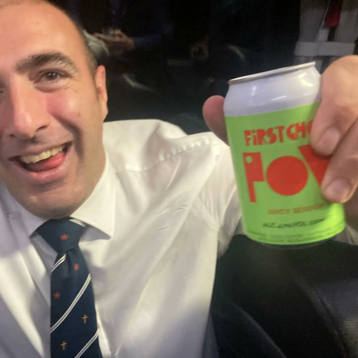 ecclesrugbymen's tweet photo. On a 6 W weekend only Salfords finest will do.
Huge thanks to @firstchop for supplying the beverages in the winners lounge.
And to all our other sponsors we can't do what we do without you.
#WinnersLounge #SweetNectar #WinWinWinWinWinWin #PrideOfSalford https://t.co/1kQGhxlACf