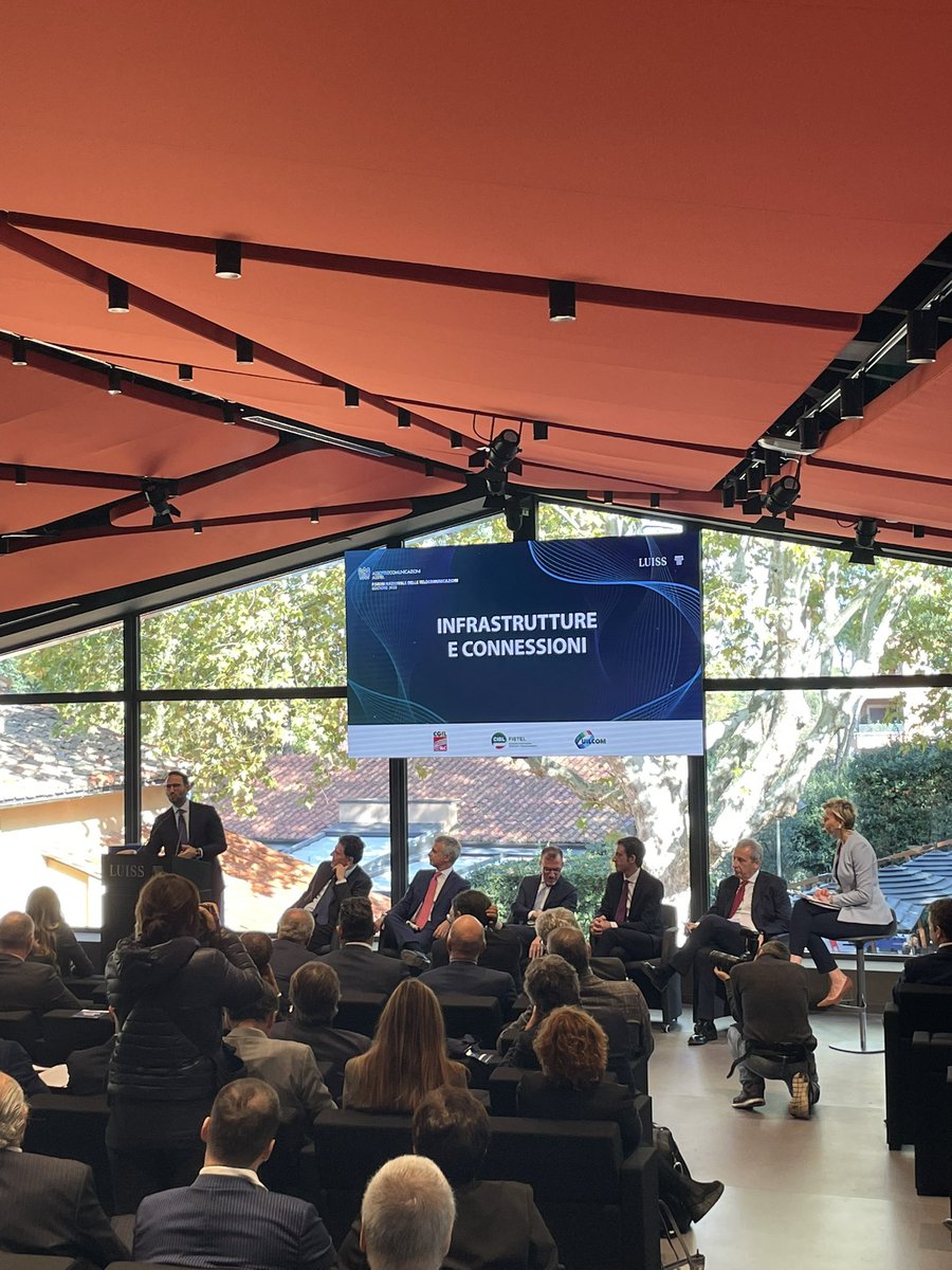 Andrea__Fedeli's tweet photo. Al #ForumAsstel2022 il Ministro @adolfo_urso e il Sottosegretario #Freni per condividere la visione del #Governo sul futuro del settore delle #TLC https://t.co/hVi7LFjA9F