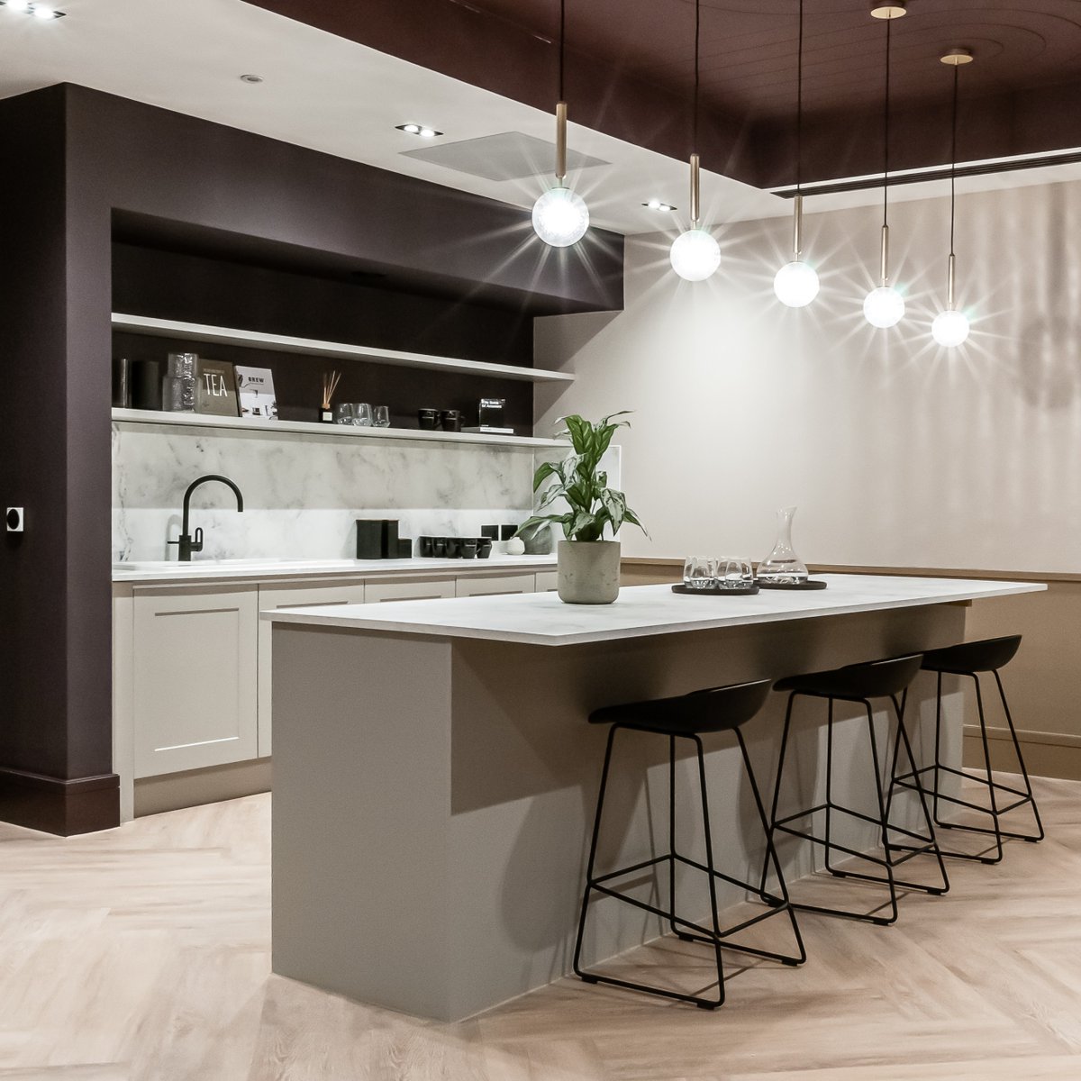 northspring_bhm's tweet photo. Our offices are designed to fit the needs of your business.

With flexible suites from 1,100 sq ft with pre-connected high-speed broad brand, fully serviced kitchenette on each floor, there is no better time to join the #Northspring family. https://t.co/tEUM6A4BzO