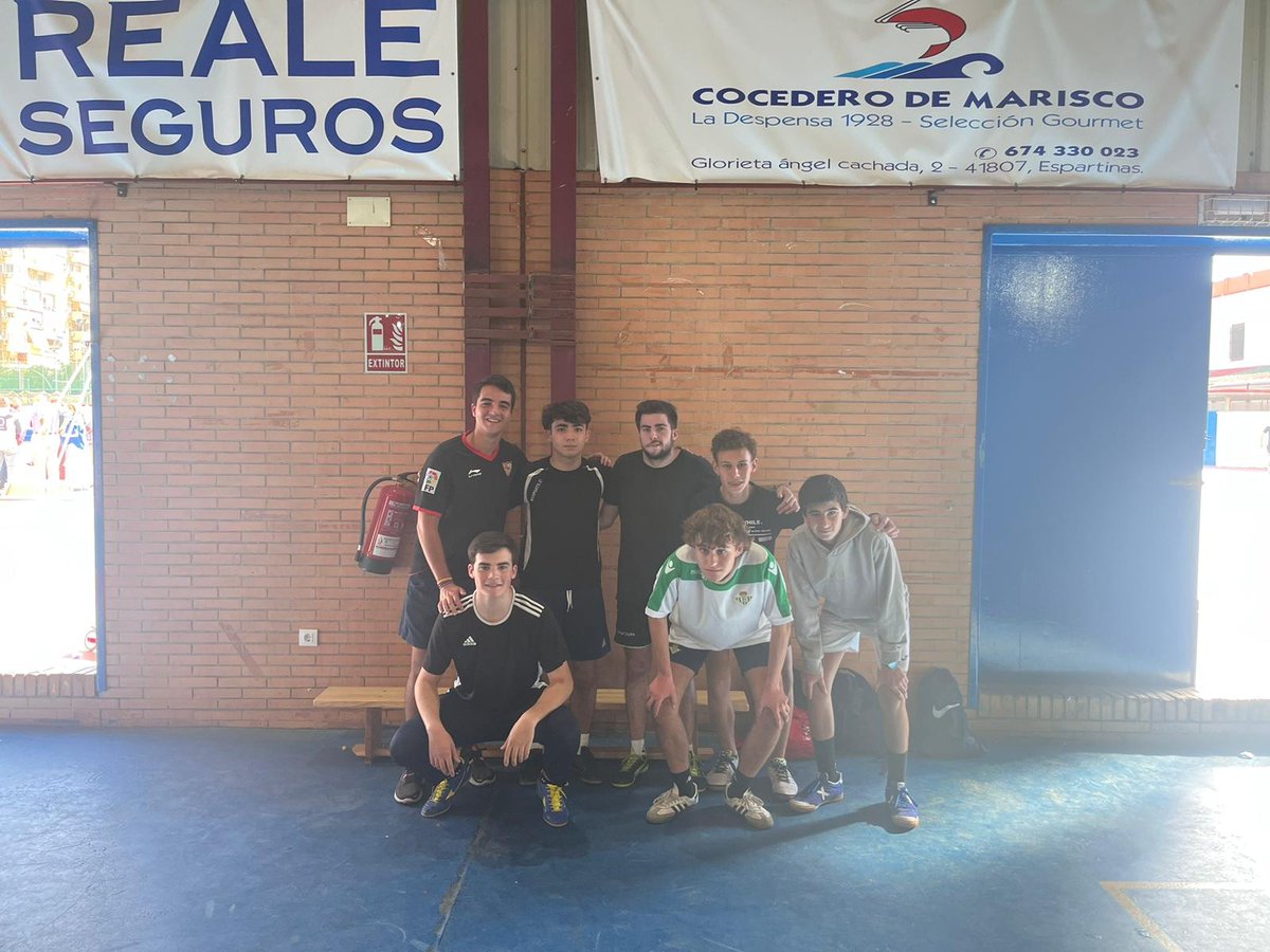 Ayer una representación de nuestra Juventud participó en el torneo de fútbol sala organizado por @GJ_EsperanzadT.