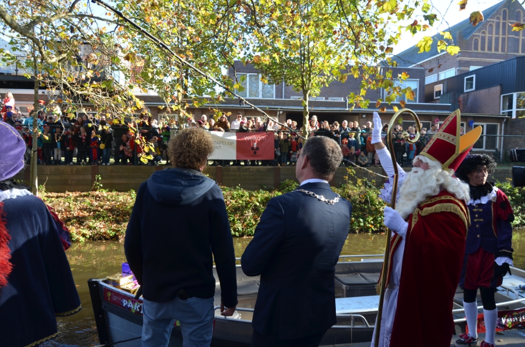 mooiboxtel's tweet photo. [Foto's] Sint zet voet aan wal in Boxtel -  https://t.co/yyRzUs5TJF https://t.co/yDYleB1hnS