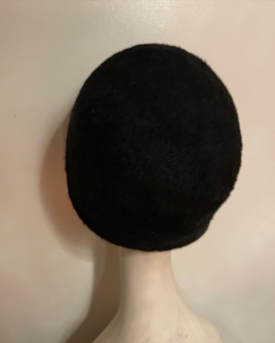 Anita Pineault black felt cloche with flower. So sassy and looks great on!

Inside measures 22”. 

$50.00

Please message if interested ✨