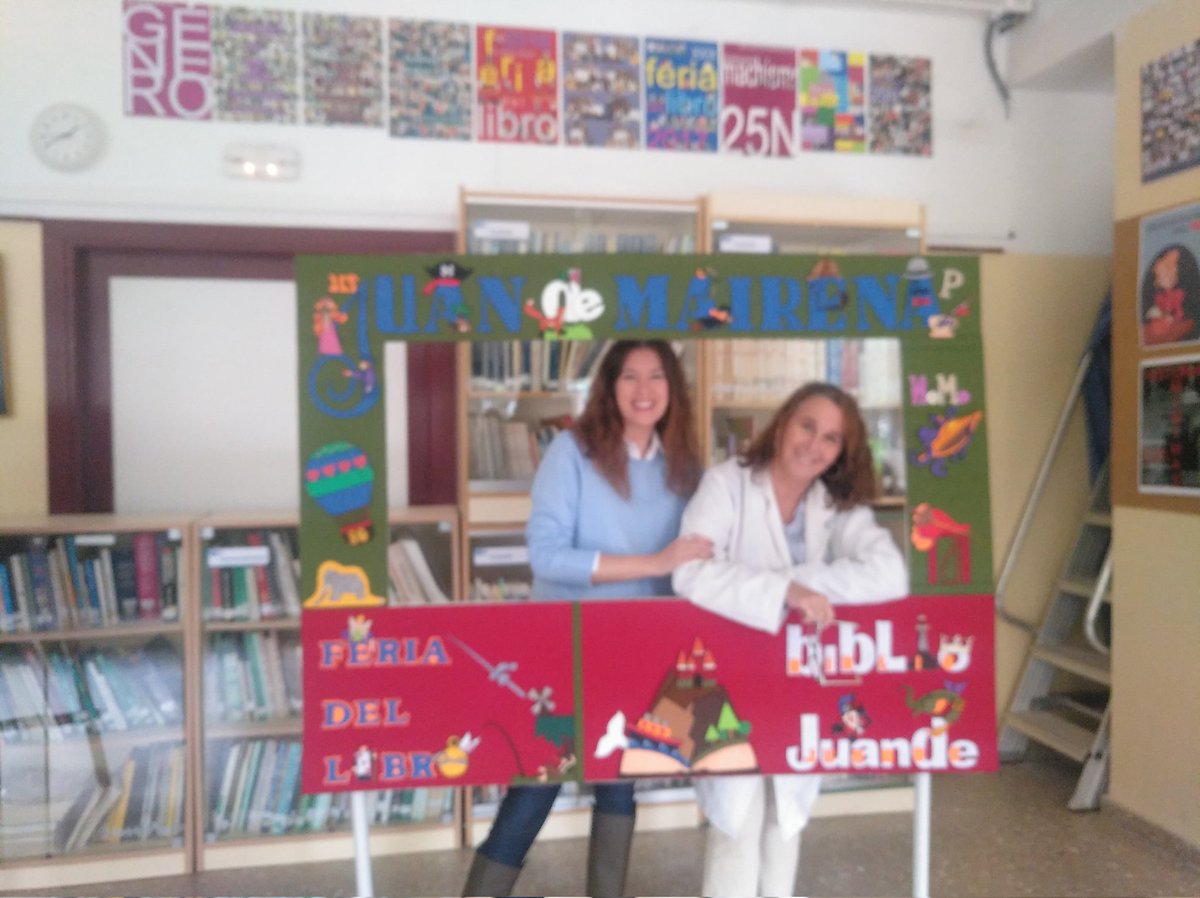 bibliojuande's tweet photo. Últimos preparativos de la Feria del Libro. Os esperamos con una oferta variada de libros y actividades @iesjdmairena @LibreriaPalas https://t.co/fQwmH9p3ve
