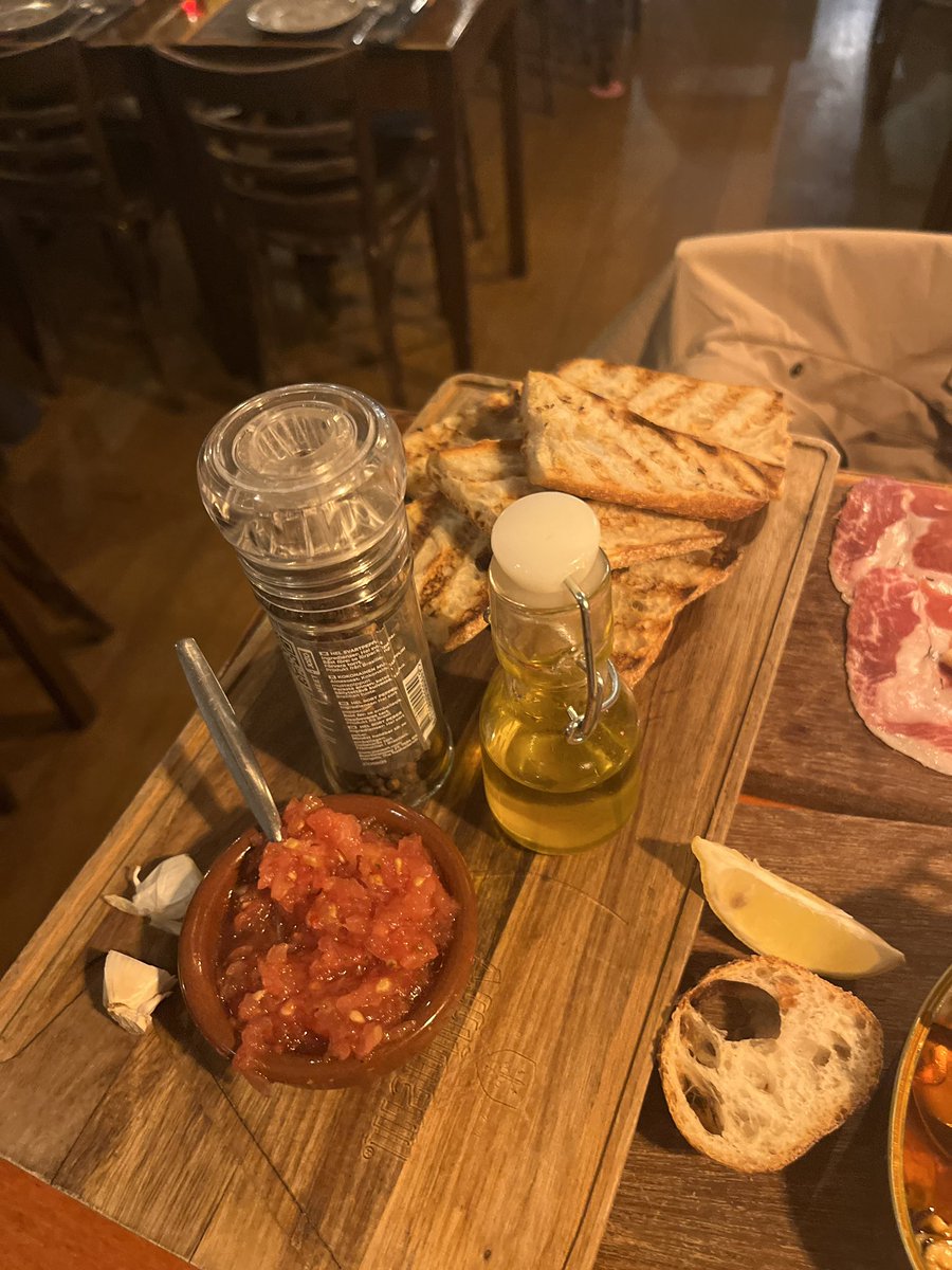AJRupchandani's tweet image. My plan was to support my people 🇮🇩 by having Indonesian food here in Amsterdam but they wouldn’t take me as a solo eater so I decided Spain 🇪🇸 has never turned their back on me! España con amor en Amsterdam. #SundayStroll #DidNotDisappoint