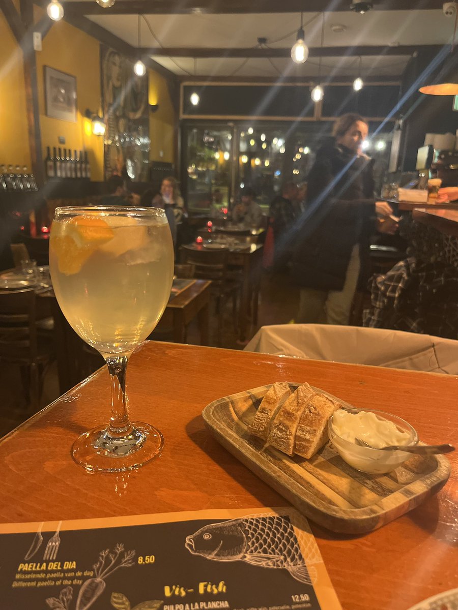 AJRupchandani's tweet image. My plan was to support my people 🇮🇩 by having Indonesian food here in Amsterdam but they wouldn’t take me as a solo eater so I decided Spain 🇪🇸 has never turned their back on me! España con amor en Amsterdam. #SundayStroll #DidNotDisappoint
