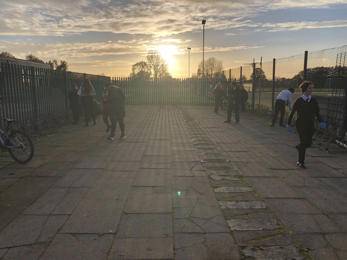 shavingtonart's tweet photo. Always so proud of this lot! Kitchen Garden Club have been volunteering their own time to make a positive impact upon their school environment, first litter pick of the year complete! https://t.co/87OeV5bTG4