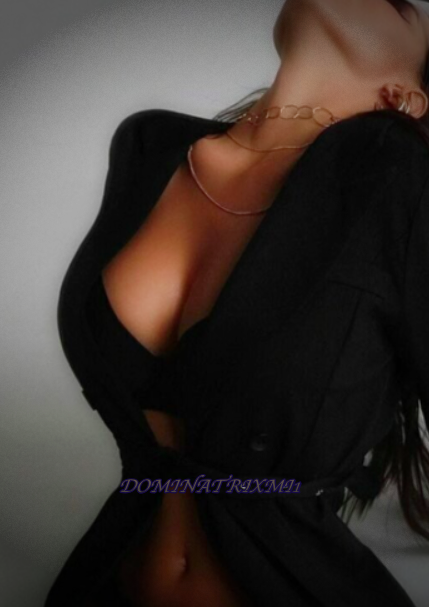 DOMINATRIXMI1's tweet photo. Lentamente, ti avvii svuotato verso la casa
è un po' più tardi del solito, userai la solita scusa della riunione di lavoro

Forse tua moglie sentirà il MIO profumo, forse sospetterà qualcosa
Non importa, perchè varcata la porta di casa torni Onnipotente
Domani è un altro giorno.. https://t.co/sYM9RYs12c