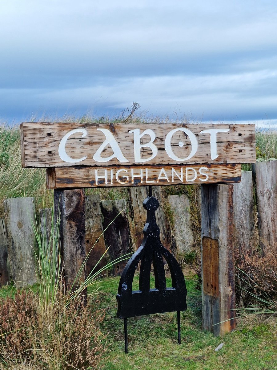 BrewCoColin's tweet photo. Had a lovely time visiting @CabotHighlands @CastleStuart recently. What a place. Beautiful course, with stunning views and the welcome from the staff was fantastic. #StAndrewsBrewCo #TheBeerofGolf #CabotHighlands #CastleStuart #ScottishHospitality https://t.co/uyZMFpsNeF