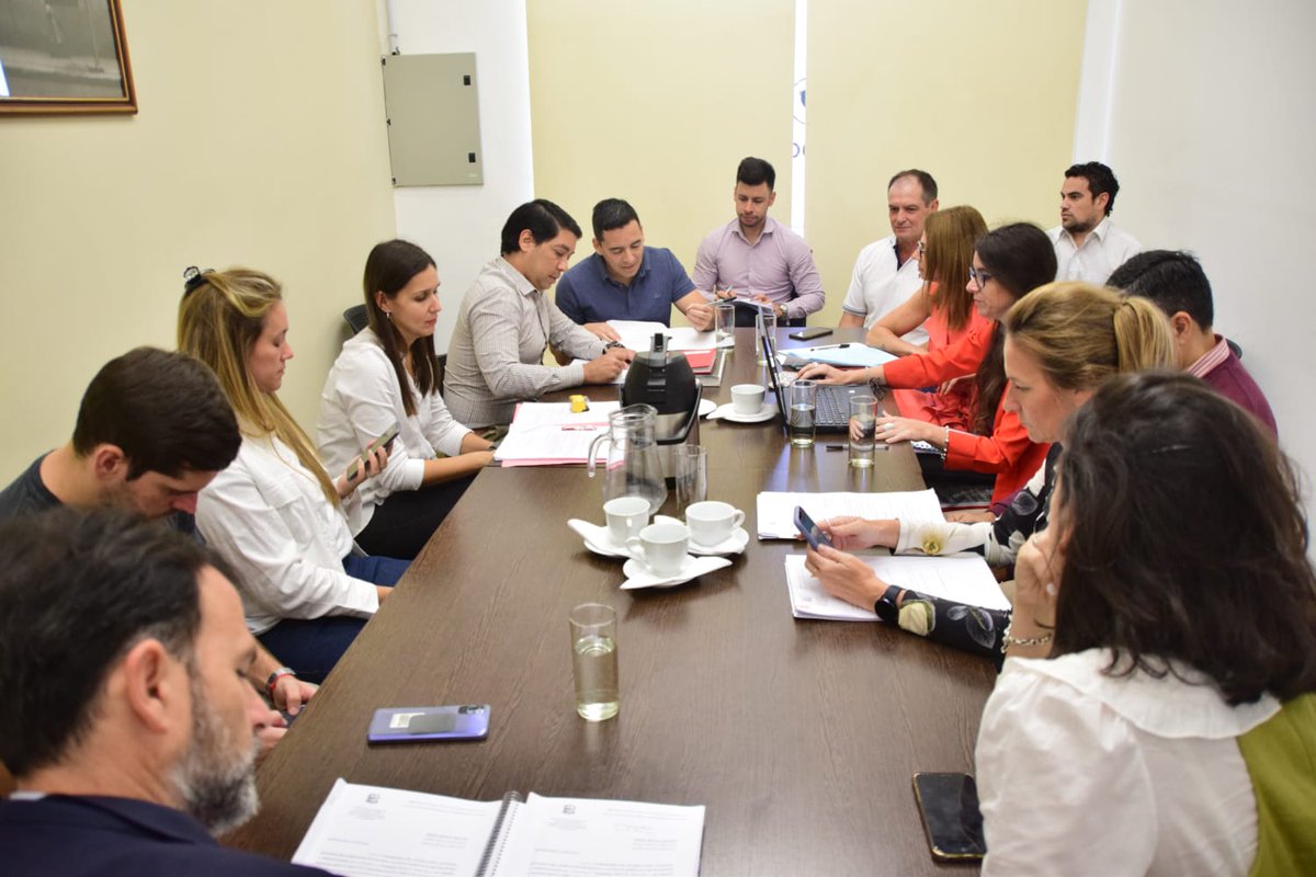 #Comisiones
En Legislación General sigue en análisis los Proyectos de Ordenanzas que buscan modificar el Código de procedimiento en materia de faltas , contravención e infracciones.
Invitados jueces de faltas municipales y miembros del <a href="/CADEMIS_ORG/">COLEGIO DE ABOGADOS</a> 
Pte. Comisión <a href="/pvelazquezok/">Pablo Velazquez</a>