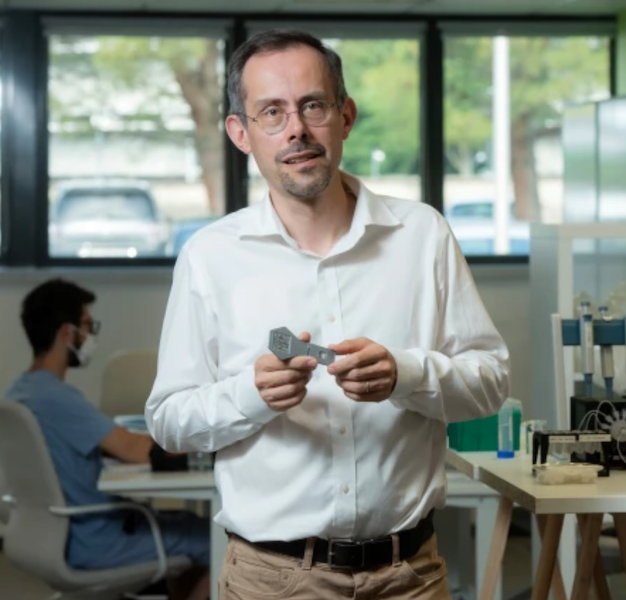 MouserElecEU's tweet image. #Graphene has the potential to revolutionise the world of #MedTechDevices - artificial throats, stents, and other implants are now being created using the material and will also be longer lasting 👏🩺 mou.sr/3UF6xzT via @eetimes