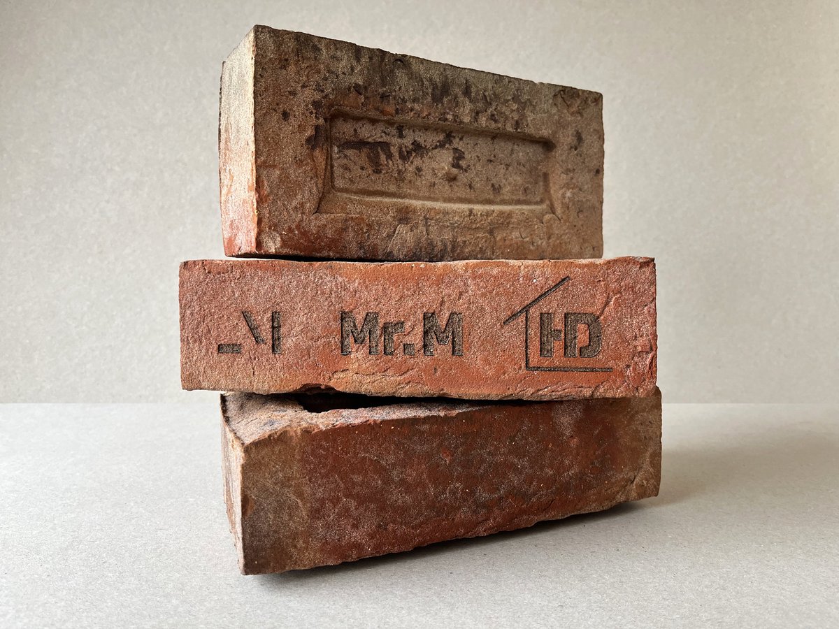 mrmideasstudio's tweet photo. Nice detail. A signature branded brick for a current project.

@loadermonteith 
Howe Developments @wienerbergeruk 

#architects #property #developers #construction #wienerberger #brickwork #branding #design #production https://t.co/sQ8hvcd00b