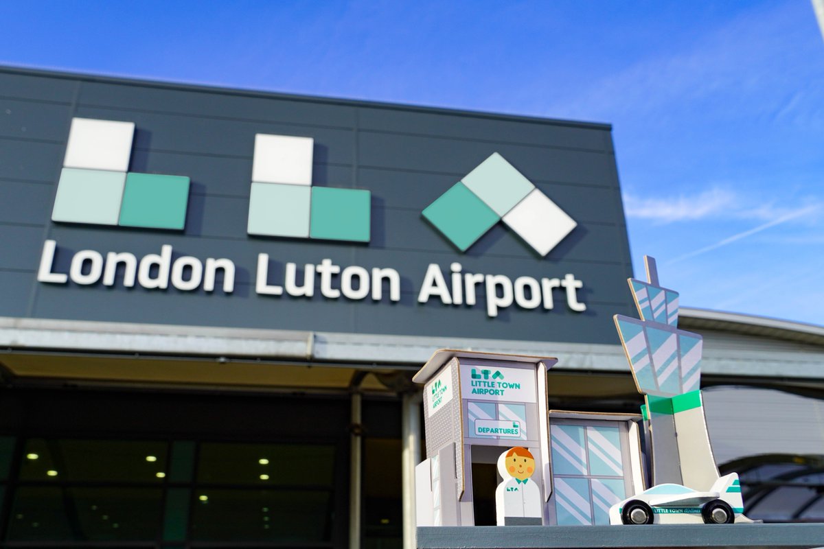 Nice logo <a href="/AldiUK/">Aldi Stores UK</a>! Imitation is the sincerest form of flattery eh? 😉