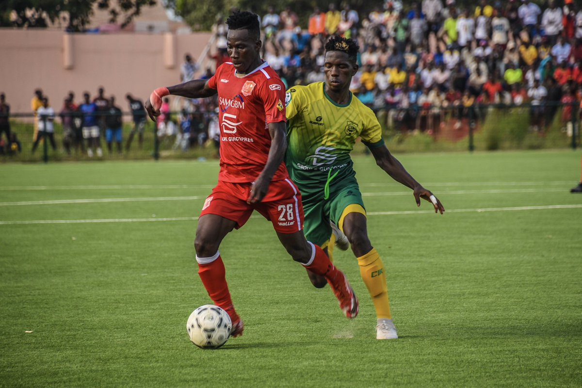 HACofficiel's tweet photo. D’autres prises de ce troisième succès en championnat 💪🏾⚡️
#Ligue1Guicopres #CIKHAC  
#PanAfricanTeam 🔴⚪️ https://t.co/rPZ7xkUqIT