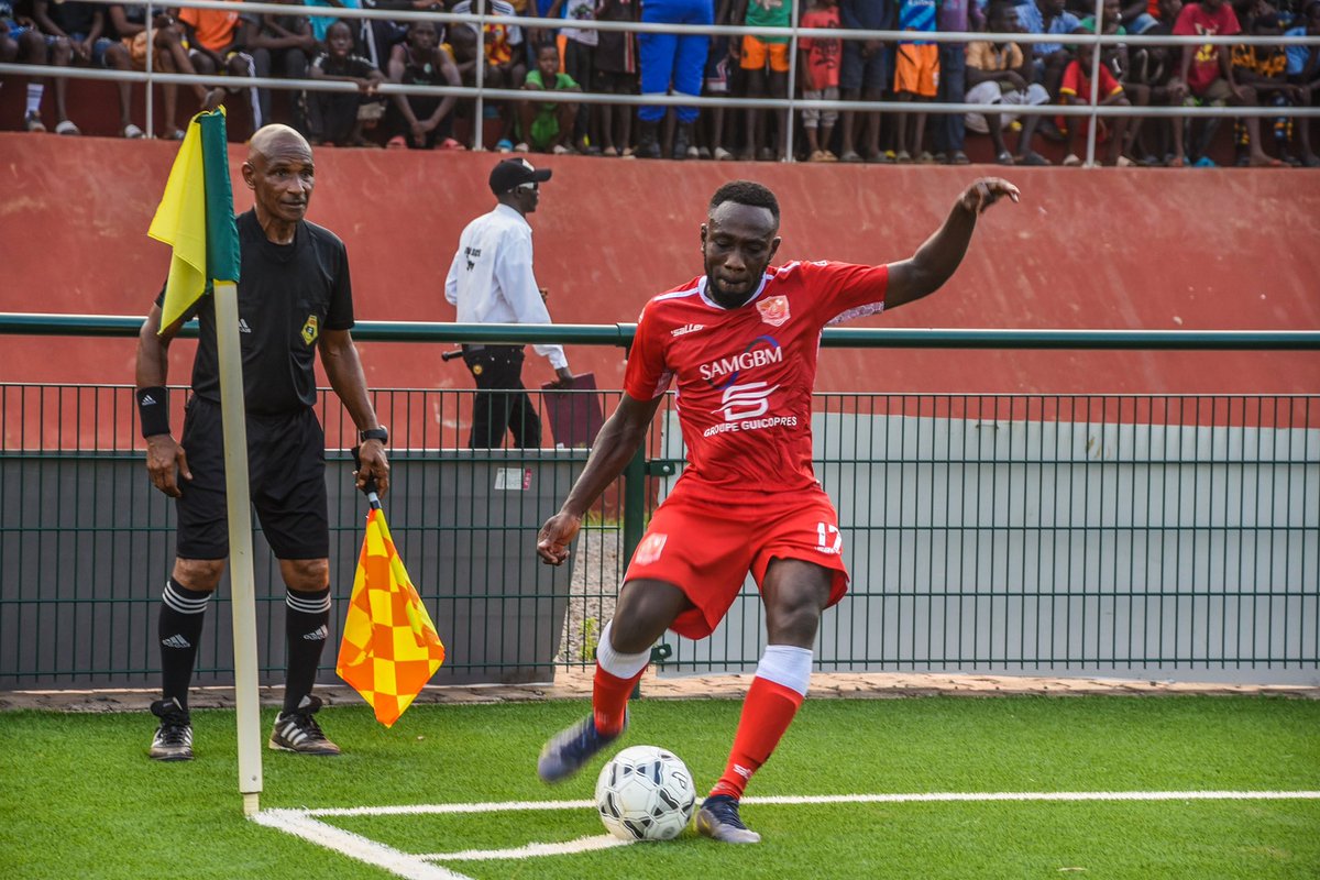 HACofficiel's tweet photo. D’autres prises de ce troisième succès en championnat 💪🏾⚡️
#Ligue1Guicopres #CIKHAC  
#PanAfricanTeam 🔴⚪️ https://t.co/rPZ7xkUqIT
