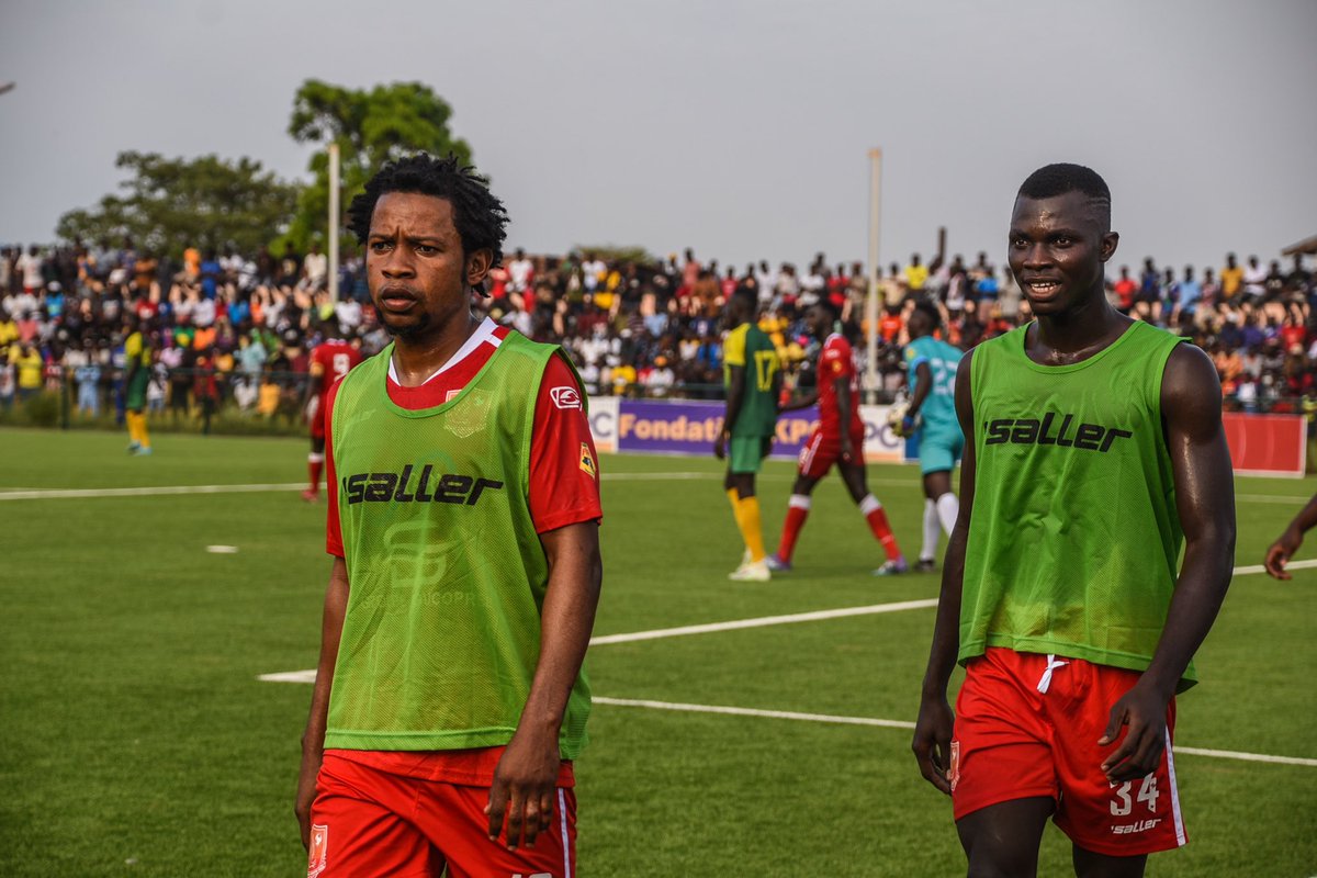 HACofficiel's tweet photo. D’autres prises de ce troisième succès en championnat 💪🏾⚡️
#Ligue1Guicopres #CIKHAC  
#PanAfricanTeam 🔴⚪️ https://t.co/rPZ7xkUqIT
