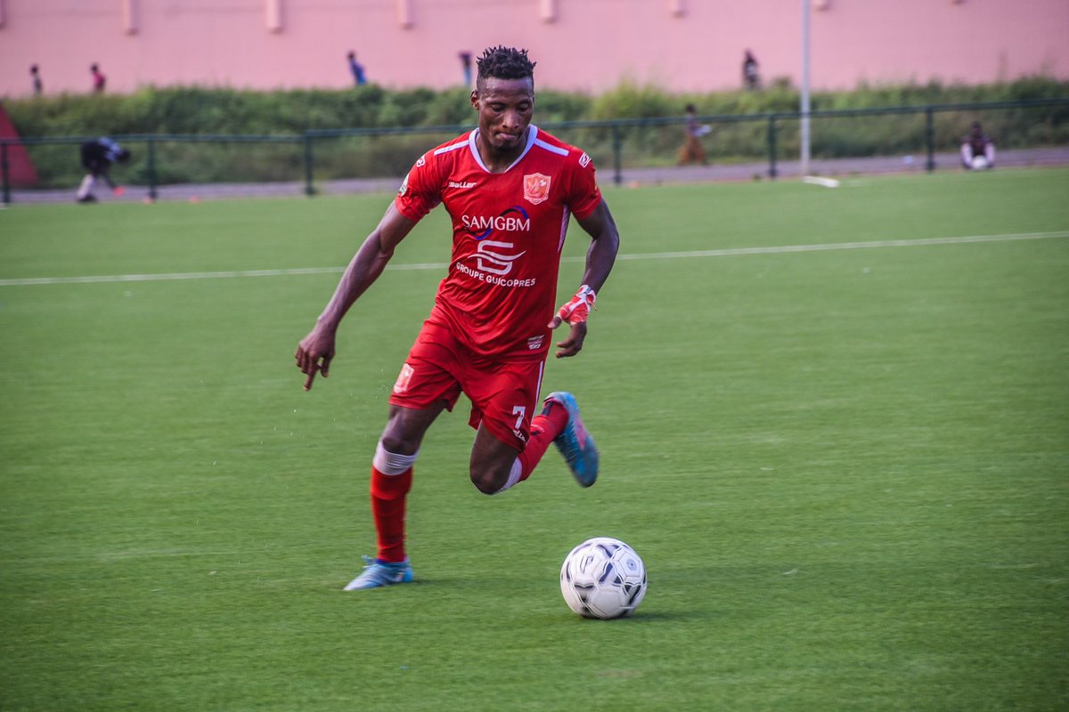 HACofficiel's tweet photo. D’autres prises de ce troisième succès en championnat 💪🏾⚡️
#Ligue1Guicopres #CIKHAC  
#PanAfricanTeam 🔴⚪️ https://t.co/rPZ7xkUqIT