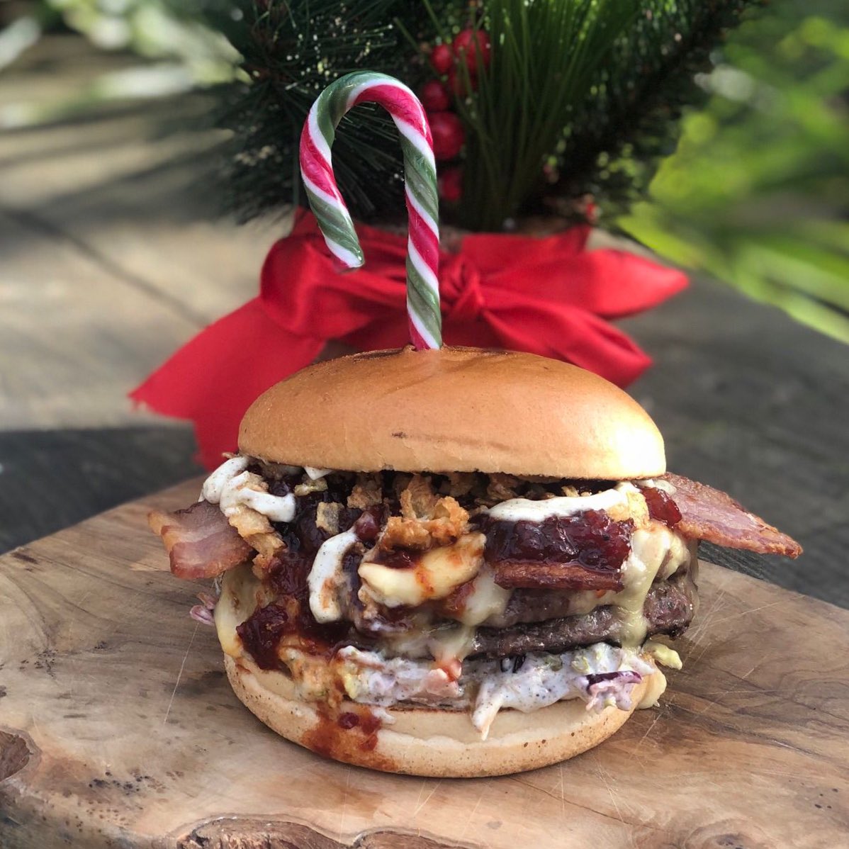 ITS BACK! Our first festive burger is here…
🎅Santa’s Sack🎅 Double beef patty, candy caned bacon, melted Brie, Christmas slaw, crispy fried onions, stuffing Mayo and topped with cranberry &amp; jalapeño sweet chilli jam! 
This is available NOW in house and on collection orders!