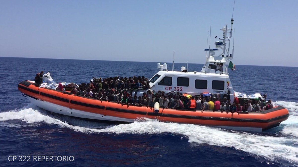 scandura's tweet photo. 4⃣
14 novembre, aggiornamenti.
Il giorno dopo arrivano gli sbarchi.
🔴 POS Pozzallo all'alba 78 Naufraghi su due vedette SAR della Guardia Costiera:
🚢#CP322⚓️🇮🇹 45 Naufraghi (🌍🇧🇩tutti uomini, un minore),
🚢#CP323⚓️🇮🇹 con 33 persone (🌍🇧🇩tutti uomini, due minori).
(segue) https://t.co/f7xaAAz4ZR